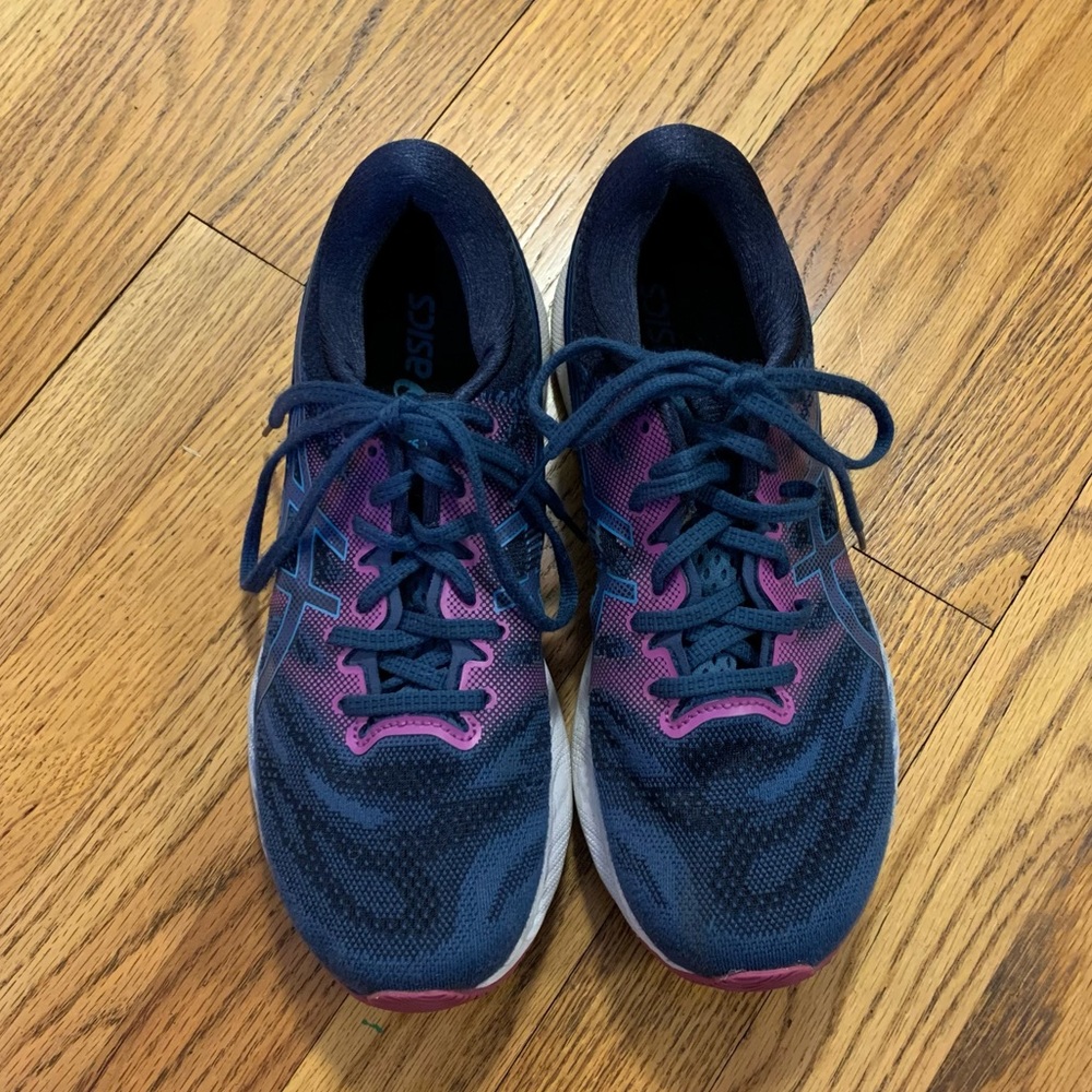 Asics “Gel Nimbus 23” Women Size 9.5 US